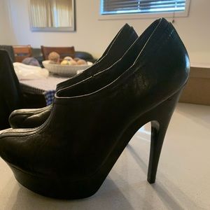 Bcbg black stiletto bootie/shoe